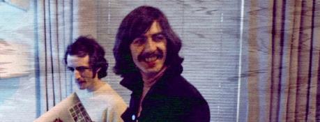 George Harrison a stupéfié son entreprise en licenciant ses employés par fax. George Harrison a stupéfié son entreprise en licenciant ses employés par fax.