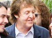 police arrêté fils George Harrison, Dhani, pour avoir fait skateboard.