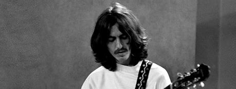 George Harrison a eu du mal à différencier son chant de celui de Jeff Lynne sur “Cloud Nine”. George Harrison a eu du mal à différencier son chant de celui de Jeff Lynne sur “Cloud Nine”.