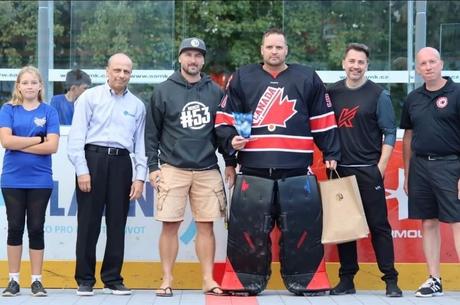 L’équipe du Canada remporte la médaille d’argent au Championnat mondial de hockey-balle Masters de l’ISBHF