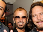 Eddie Vedder parle collaboration Ringo Starr single “Earthling” “Mrs. Mills” d’une autre connexion avec Beatles.
