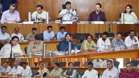 Le secrétaire en chef demande au DC d’assurer la rationalisation du personnel enseignant dans les 30 jours dans les écoles