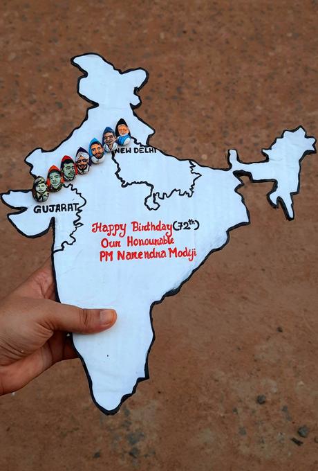 Une fille d’Odisha fait le portrait du Premier ministre Modi en utilisant des amandes pour son anniversaire ; salue son leadership Une fille d’Odisha fait le portrait du Premier ministre Modi en utilisant des amandes pour son anniversaire ; salue son leadership