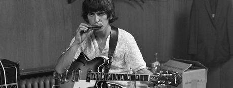 George Harrison en train de composer des chansons