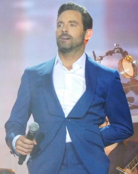 Une Mouche Dans un Verre de Lait