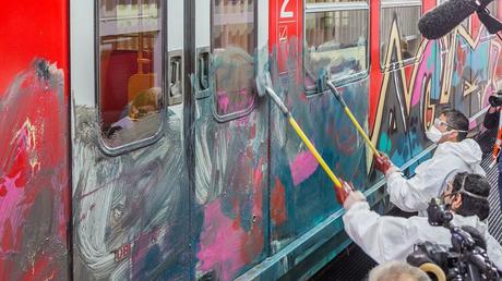 « Tu ne trahiras point » : Lumière sur les apôtres du graffiti parisien