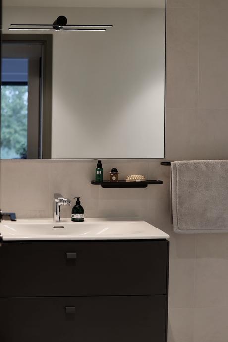 décoration salle de douche beige gris anthracite meuble vasque duravit brioso