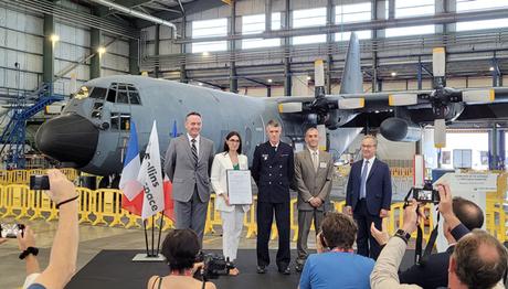 Remise du certificat de navigabilité à Collins