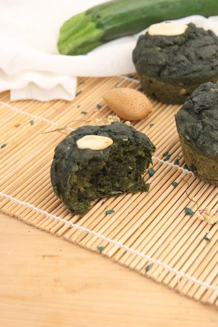 Cuillère et saladier : Muffins à la courgette, spiruline et amande vegan
