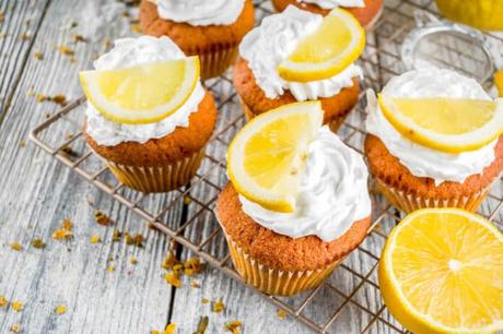 Cupcakes au citron et crème pour votre dessert.