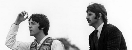 Paul McCartney et Ringo Starr des Beatles sur le tournage de Magical Mystery Tour