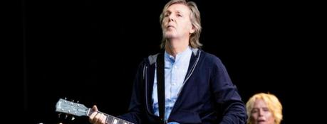 Des guitares jouées par des icônes du rock comme Paul McCartney, les Rolling Stones et Slash seront vendues aux enchères pour aider l'Ukraine.