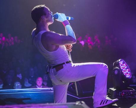 Gary Mullen interprète Freddy Mercury 