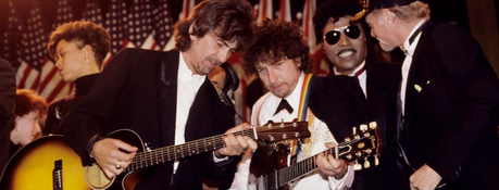 La femme de George Harrison a déclaré qu’il avait écrit une chanson sur le désir d’être plus proche de Bob Dylan. La femme de George Harrison a déclaré qu'il avait écrit une chanson sur le désir d'être plus proche de Bob Dylan.