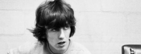 George Harrison a fait une première impression désagréable à un important producteur des Beatles. George Harrison a fait une première impression désagréable à un important producteur des Beatles.