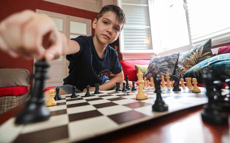 Deux Français sacrés champions du monde d'échecs chez les jeunes