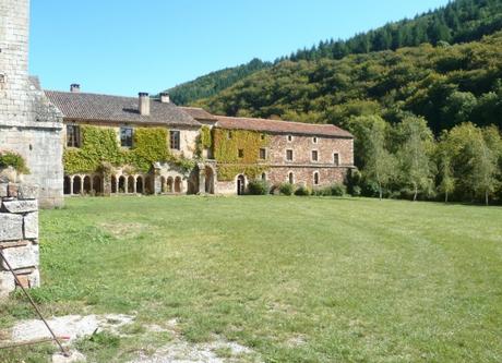 L'ABBAYE DE SYLVANES, dans le SUD AVEYRON histoire,aveyron,abbaye,abbaye cistercienne,culture