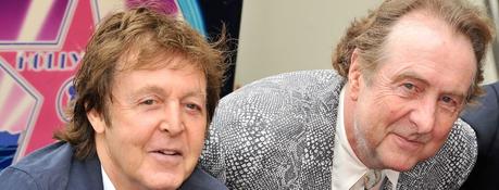 Eric Idle a déclaré que Paul McCartney l'a réconforté avec des câlins lorsqu'il pleurait au concert pour George