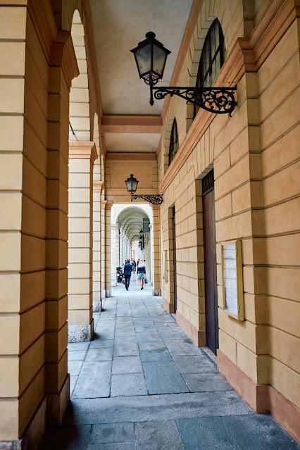 La statue de Luciano Pavarotti au Teatro Pavarotti de Modène La statue de Luciano Pavarotti au Teatro Pavarotti de Modène