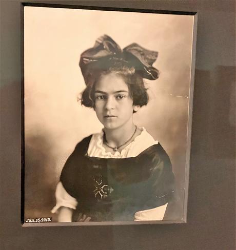 Palais Galliera «  »Frida Kahlo «  » – Au-delà des apparences – jusqu’au 5 Mars 2023.