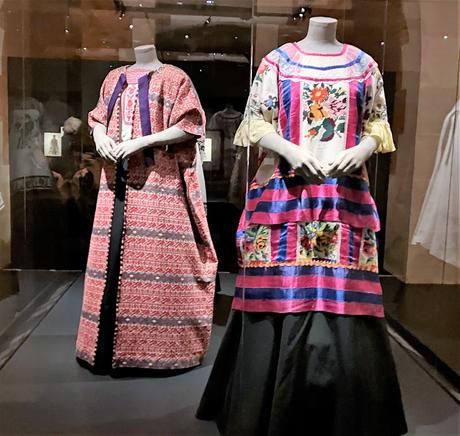 Palais Galliera «  »Frida Kahlo «  » – Au-delà des apparences – jusqu’au 5 Mars 2023.