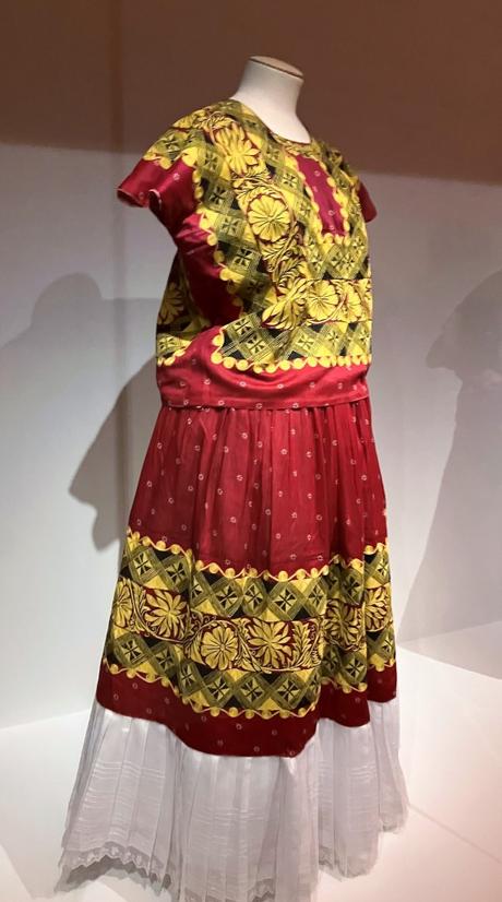 Palais Galliera «  »Frida Kahlo «  » – Au-delà des apparences – jusqu’au 5 Mars 2023.