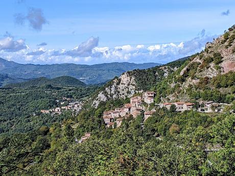 San Pellegrino in Alpe — La légende des Saints Pellegrino et Bianco — Reportage photographique San Pellegrino in Alpe — La légende des Saints Pellegrino et Bianco — Reportage photographique
