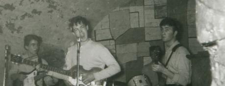 De nouvelles images des Beatles lors d’un premier concert au Cavern Club de Liverpool ont été révélées De nouvelles images des Beatles lors d'un premier concert au Cavern Club de Liverpool ont été révélées