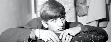 Ringo Starr a dû mendier à ses débuts en tant que batteur, mais il a fait en sorte que les autres batteurs n’aient pas à le faire. Ringo Starr a dû mendier à ses débuts en tant que batteur, mais il a fait en sorte que les autres batteurs n'aient pas à le faire.