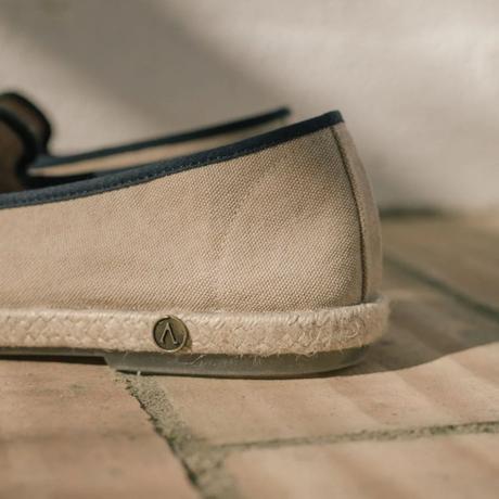 Angarde prend soin de nos pieds avec ses espadrilles et chaussons éco-responsables Angarde prend soin de nos pieds avec ses espadrilles et chaussons éco-responsables