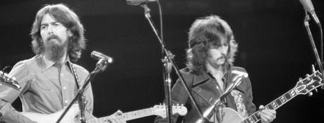 Les musiciens qui se sont produits au concert pour le Bangladesh ont appelé George Harrison “M. Professeur” ou “Curly Toes”.