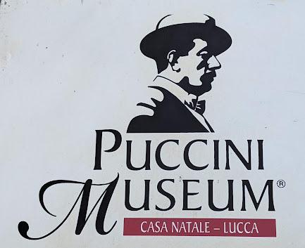 Visite de la maison natale de Giacomo Puccini à Lucca— Reportage photographique  (40 photos).