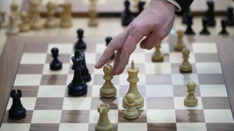 Hans Niemann aurait triché plus de 100 fois aux échecs