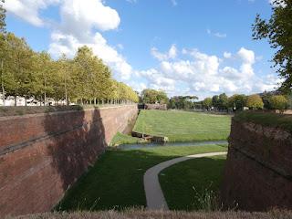 Les charmes tranquilles de Lucca Les charmes tranquilles de Lucca
