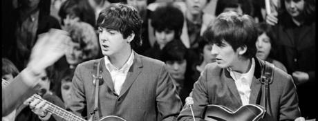 Paul McCartney et George Harrison ont des histoires contradictoires sur le Beatle qui s'est scarifié en faisant de l'auto-stop.