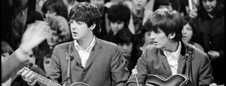 Paul McCartney et George Harrison ont des histoires contradictoires sur le Beatle qui s’est scarifié en faisant de l’auto-stop. Paul McCartney et George Harrison ont des histoires contradictoires sur le Beatle qui s'est scarifié en faisant de l'auto-stop.