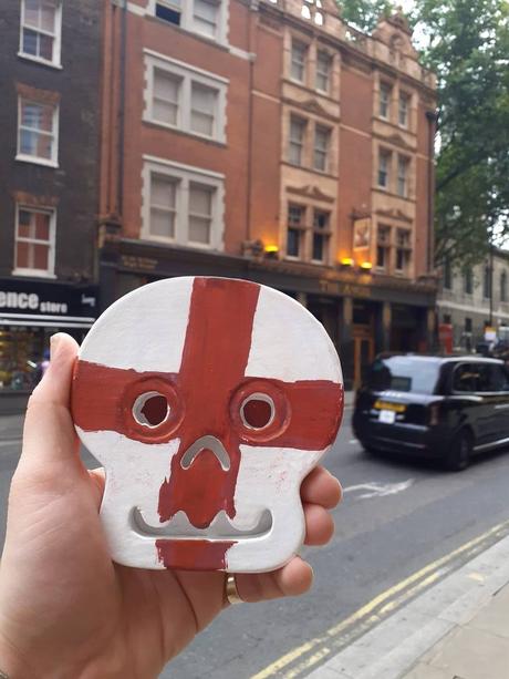 Collages stickers et skulls à Londres