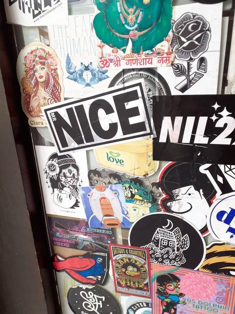 Collages stickers et skulls à Londres