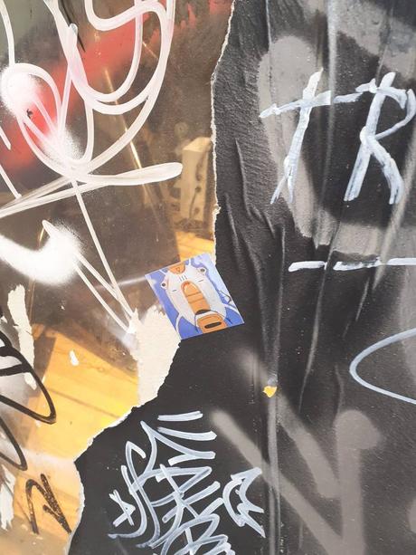 Collages stickers et skulls à Londres