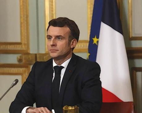 Emmanuel Macron et la menace de la dissolution