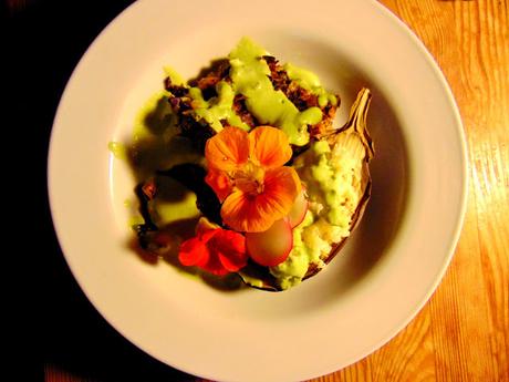 Aubergine au couscous avec sauce verte au tahini