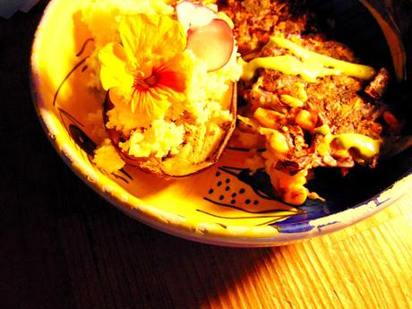 Aubergine au couscous avec sauce verte au tahini Aubergine au couscous avec sauce verte au tahini