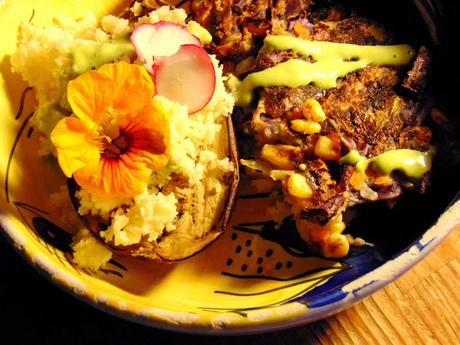 Aubergine au couscous avec sauce verte au tahini