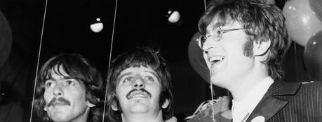 George Harrison explique pourquoi les Beatles avaient des alter ego sur “Sgt. Pepper’s Lonely Hearts Club Band”.