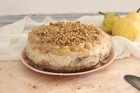 Cuillère et saladier : cheesecake vegan à la poire