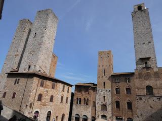 Charme médiéval, voisins gonflables et vin blanc à San Gimignano.