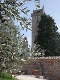 Charme médiéval, voisins gonflables et vin blanc à San Gimignano.