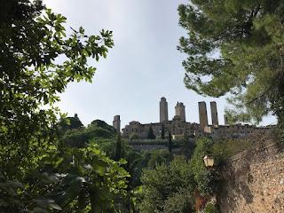 Charme médiéval, voisins gonflables et vin blanc à San Gimignano.