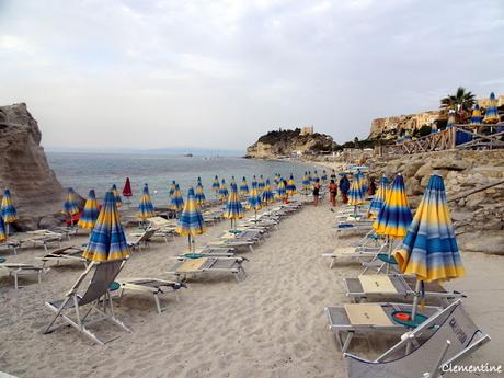 Zungri - L'Insediamento Rupestre Degli Sbariati (grottes rupestres) et pique-nique à la plage de Tropea Zungri - L'Insediamento Rupestre Degli Sbariati (grottes rupestres) et pique-nique à la plage de Tropea
