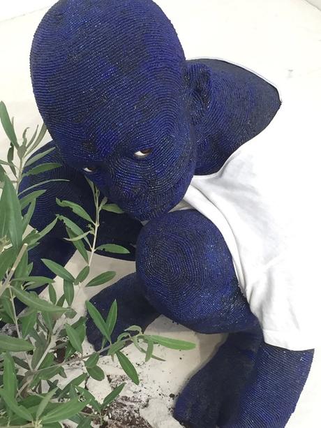 Orant Beya Gille Gacha, dans l'exposition chant forêts